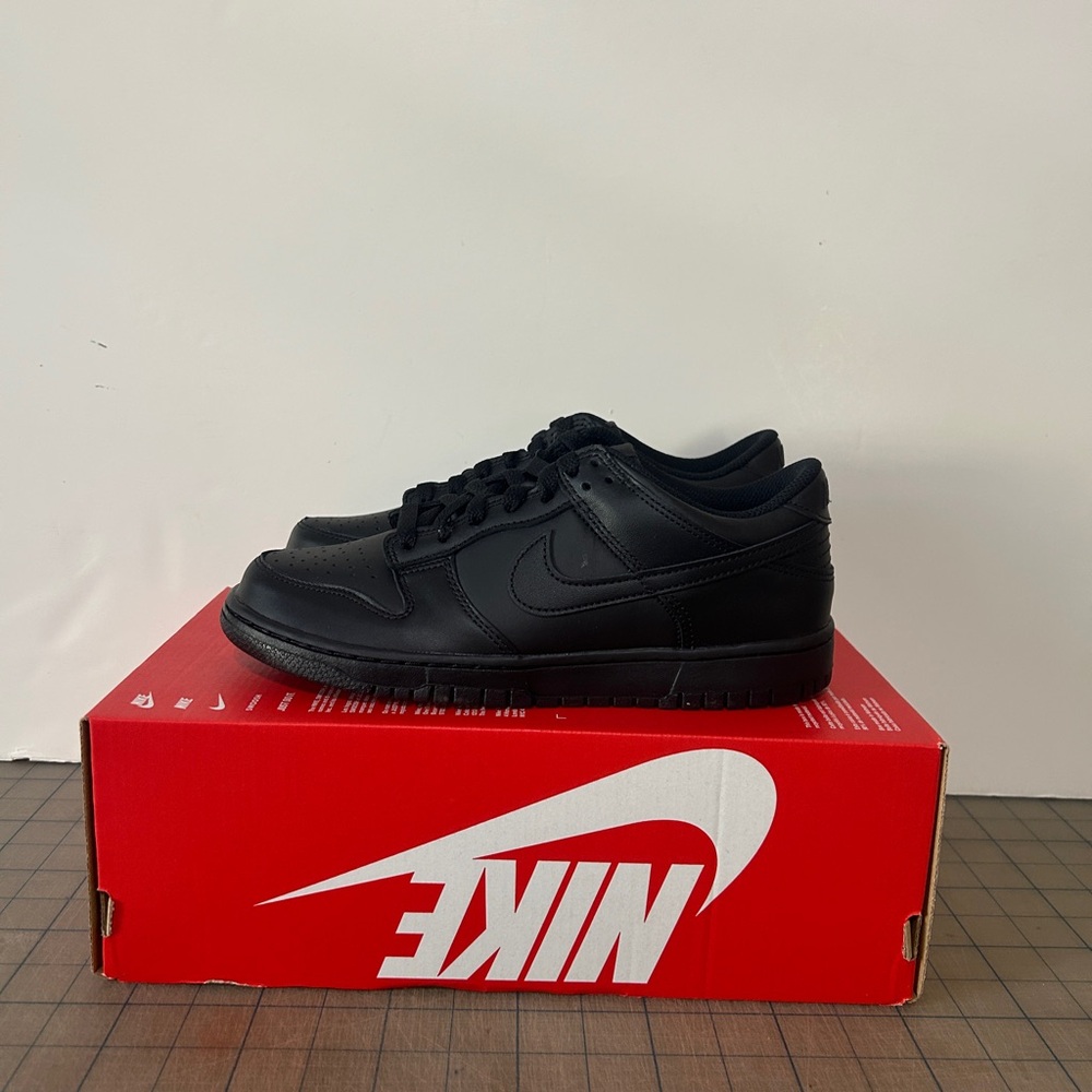 Nike Dunk Low GS ‘Triple Black’ 2025